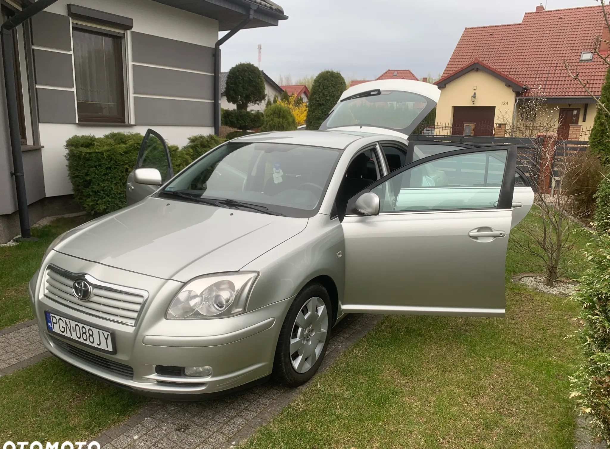 Toyota Avensis cena 15499 przebieg: 219100, rok produkcji 2004 z Kożuchów małe 562